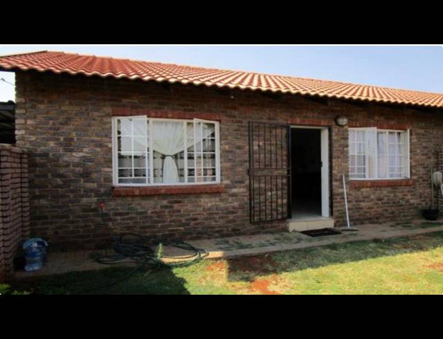2 BEDROOM TOWNHOUSE FOR SALE IN THE ORCHARDS